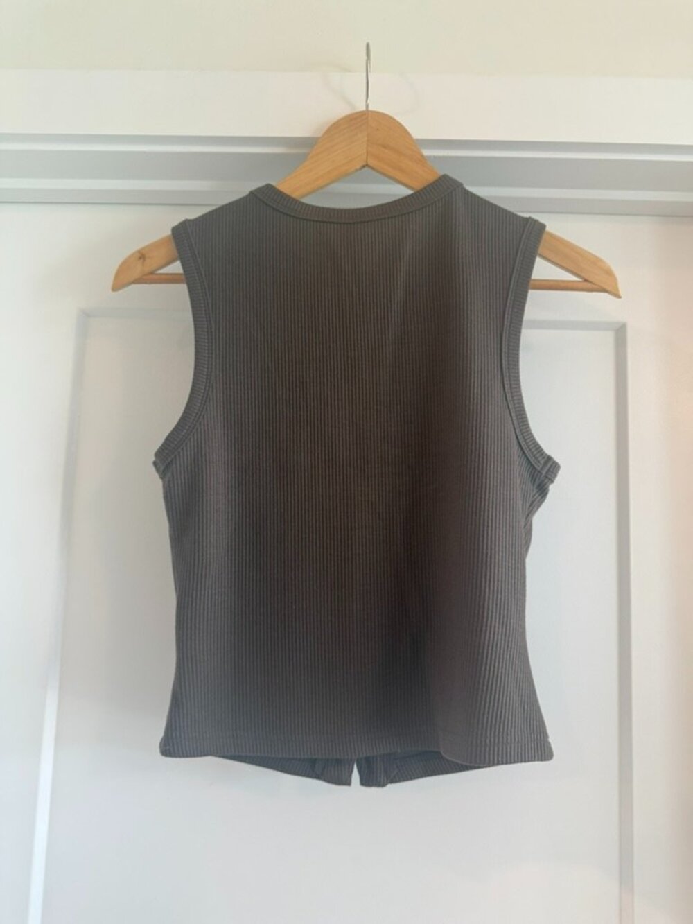 Peppermayo Brown Ribbed Button Front Sleeveless Top Women’s Medium - Picture 4 of 5